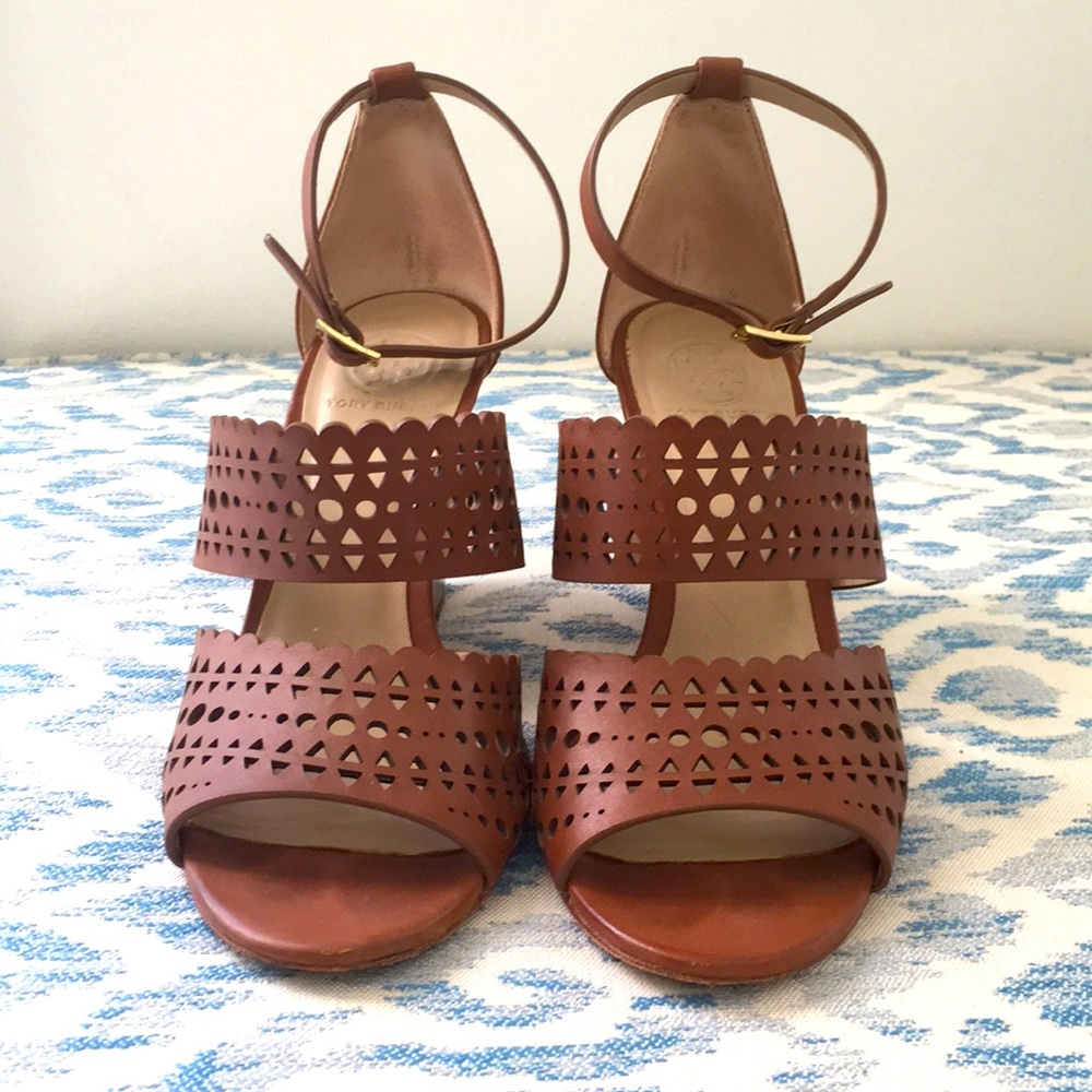Tory Burch PERFORATED GLADIATOR WEDGE - NUTRIA, Size: 6